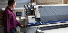 Teak Safe Grau wird maschinell zugeschnitten
